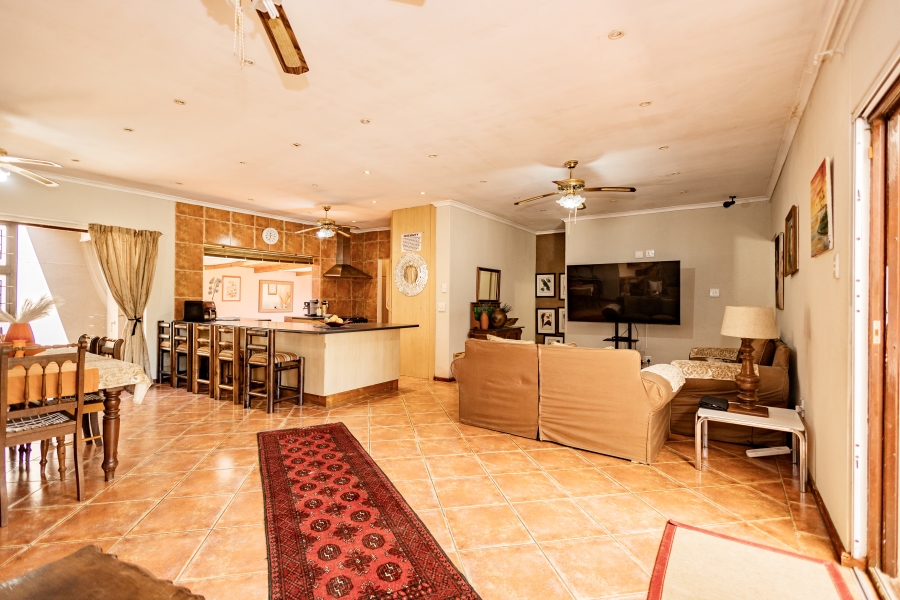 6 Bedroom Property for Sale in Schoongezicht Western Cape